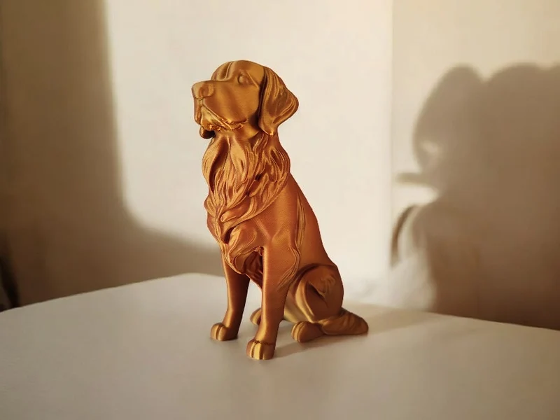 Élégante sculpture de Golden Retriever aspect bronze