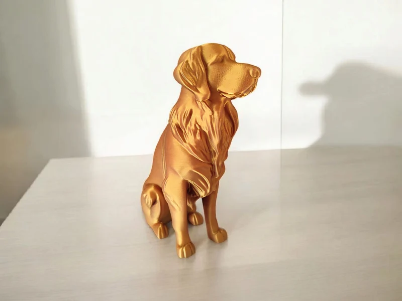 Élégante sculpture de Golden Retriever aspect bronze