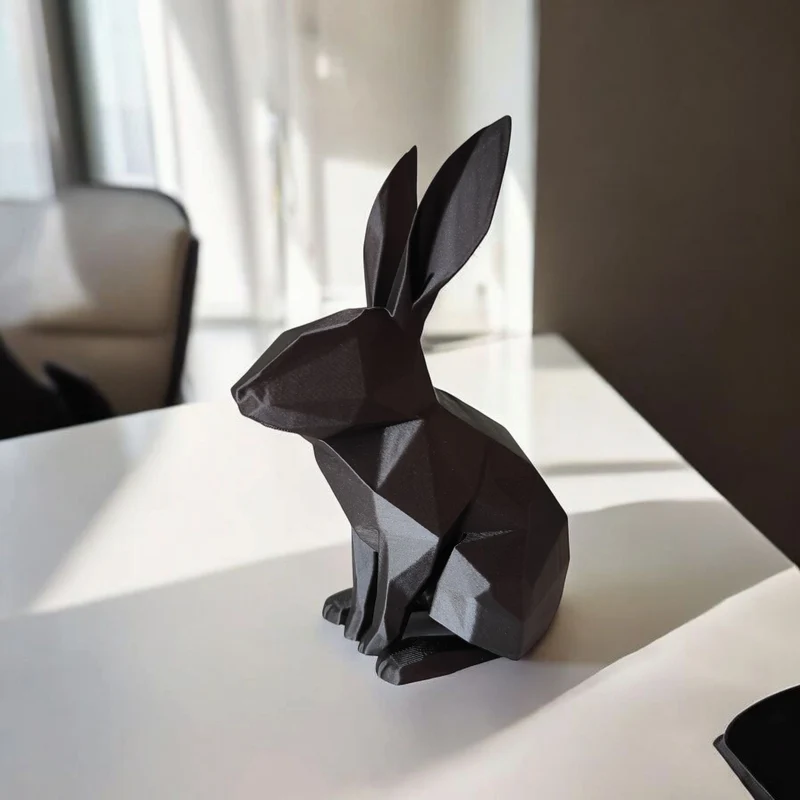 Sculpture de lapin minimaliste en low poly