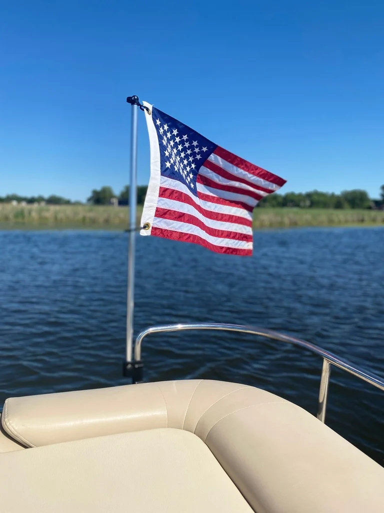 Support de mât de drapeau pour ponton - Montez votre drapeau sans perçage