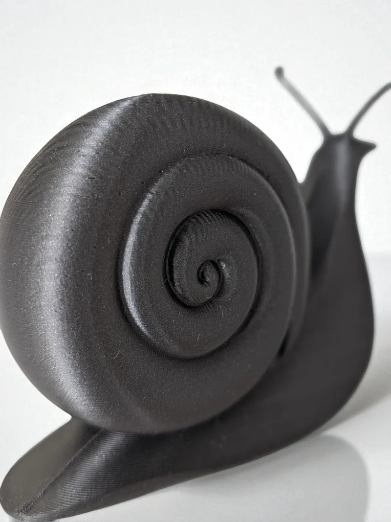 Sculpture d'escargot minimaliste pour un intérieur moderne