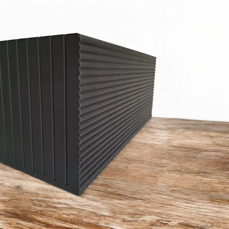 Organisateur de bureau moderne avec surface doublement nervurée