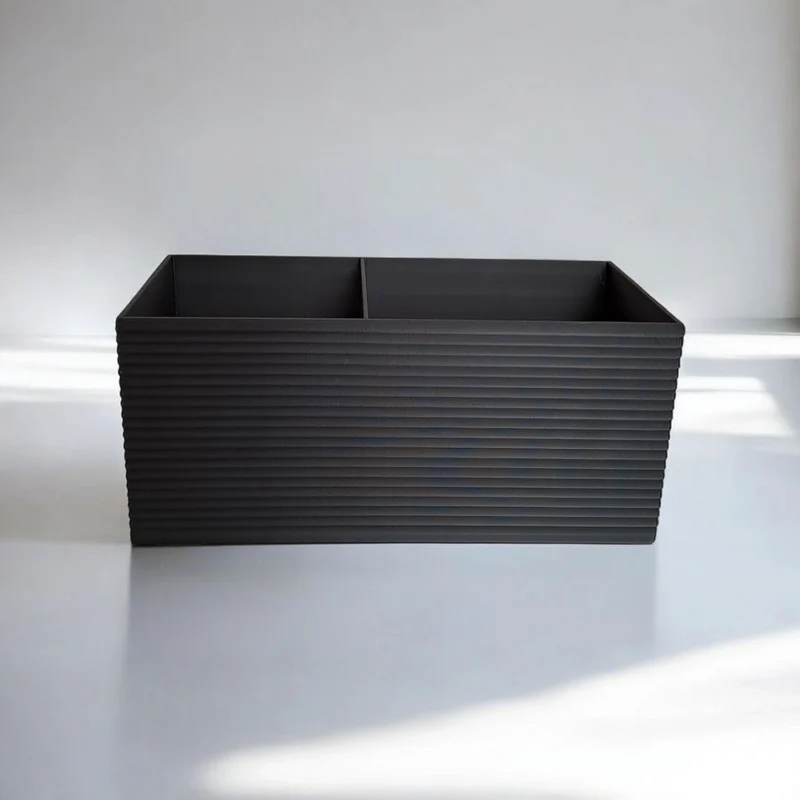 Organisateur de bureau moderne avec surface doublement nervurée