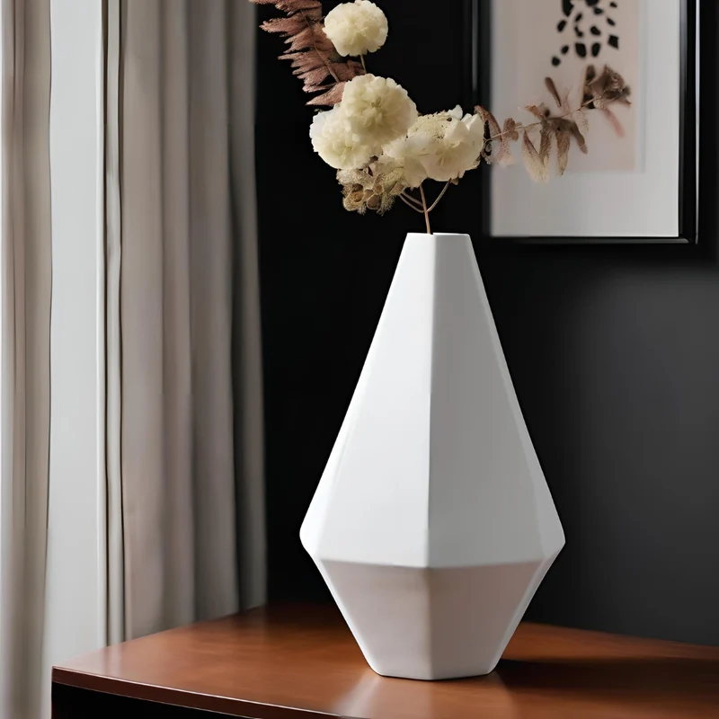 Vase minimaliste à huit côtés pour un intérieur moderne