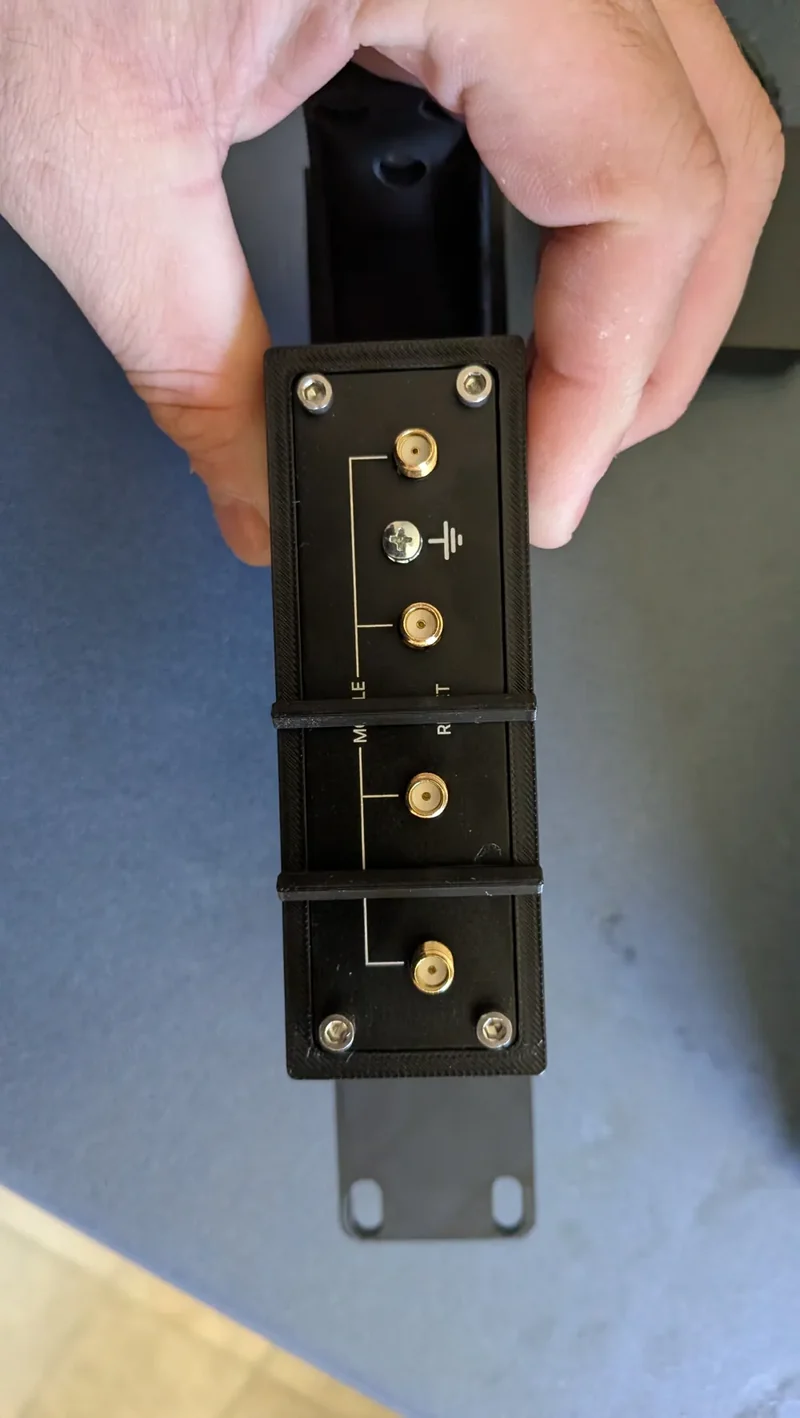 Support de rack 19 pouces pour routeur Teltonika TRB500