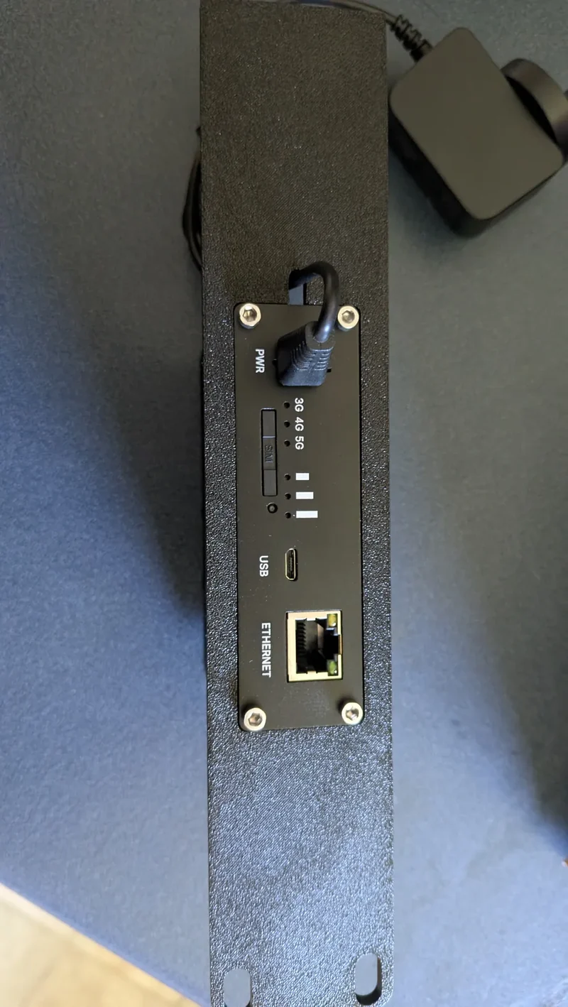 Support de rack 19 pouces pour routeur Teltonika TRB500