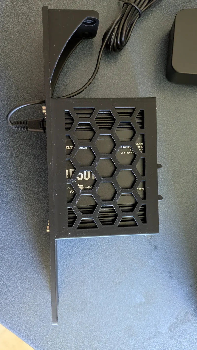 Support de rack 19 pouces pour routeur Teltonika TRB500