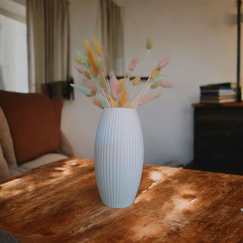 Vase cannelée au design arrondi moderne