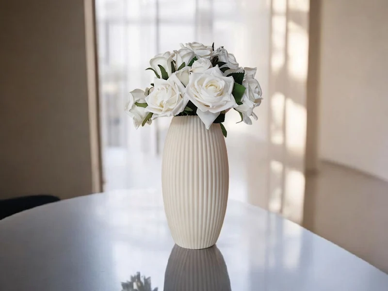 Vase cannelée au design arrondi moderne