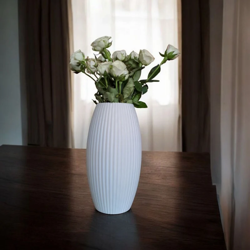 Vase cannelée au design arrondi moderne