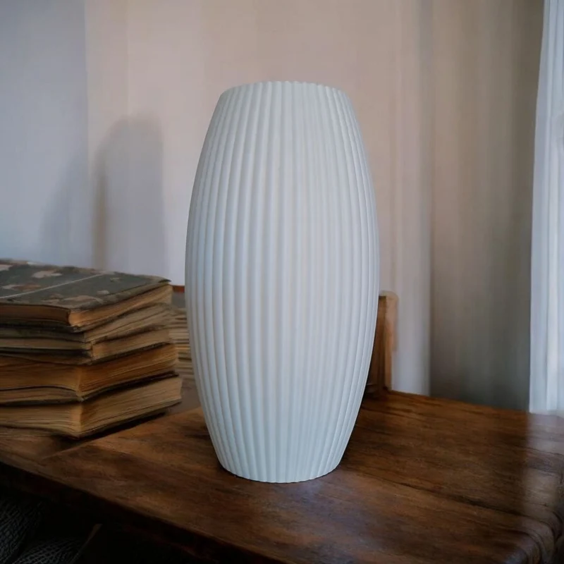 Vase cannelée au design arrondi moderne