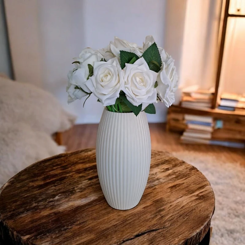 Vase cannelée au design arrondi moderne
