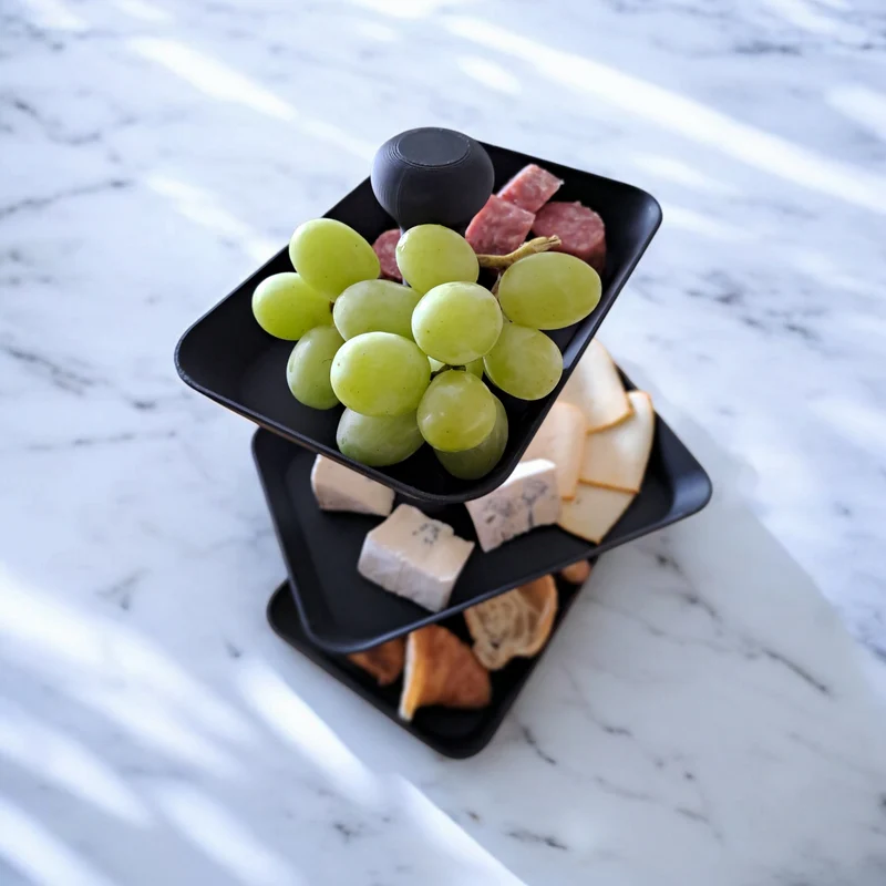 Présentoir à trois niveaux pour snacks