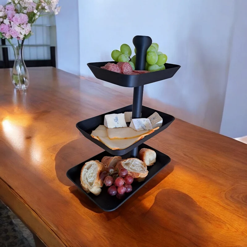 Présentoir à trois niveaux pour snacks