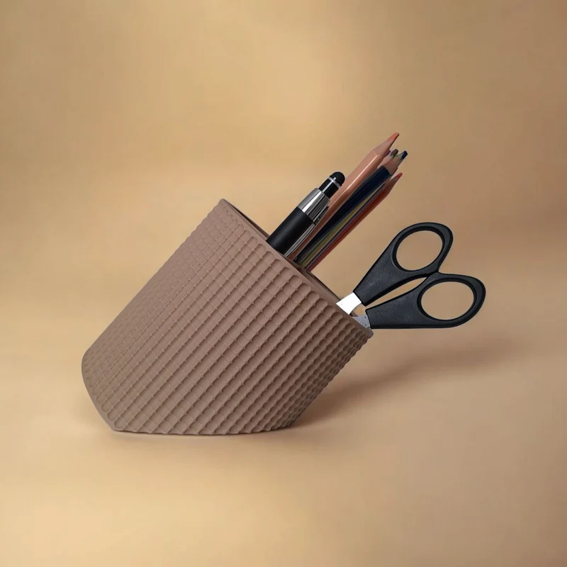 Pot à crayons incliné avec design rétro à pois