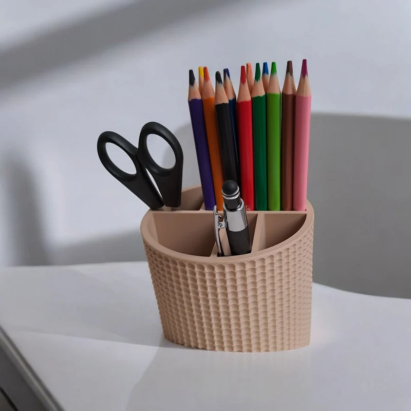 Pot à crayons incliné avec design rétro à pois