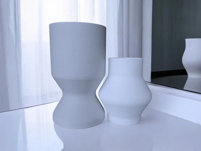 Ensemble de vases minimalistes au design entrelacé