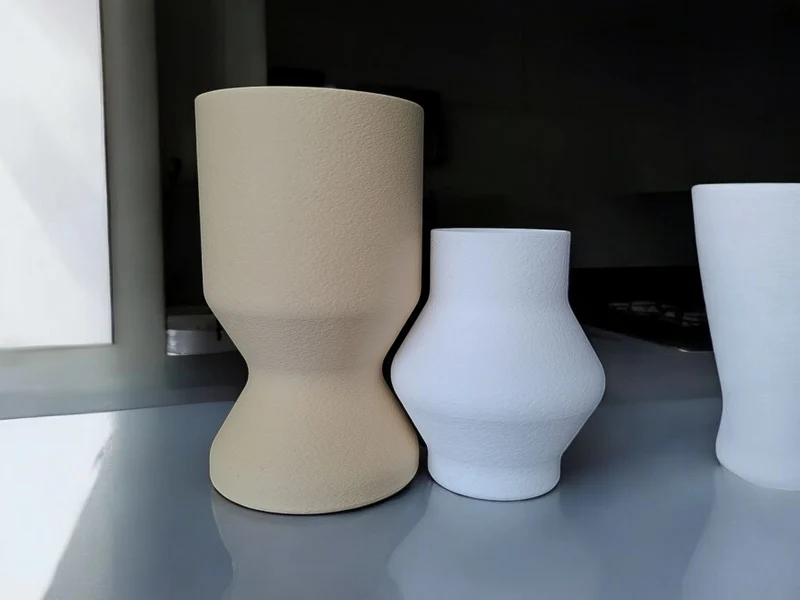 Ensemble de vases minimalistes au design entrelacé