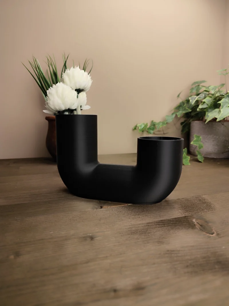 Vase en arche minimaliste pour fleurs et branches
