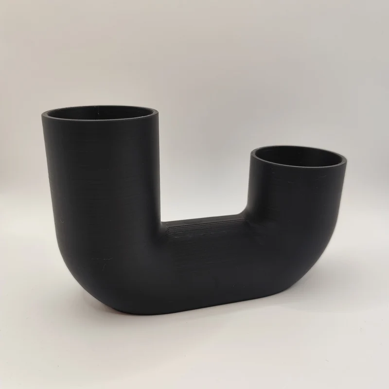 Vase en arche minimaliste pour fleurs et branches
