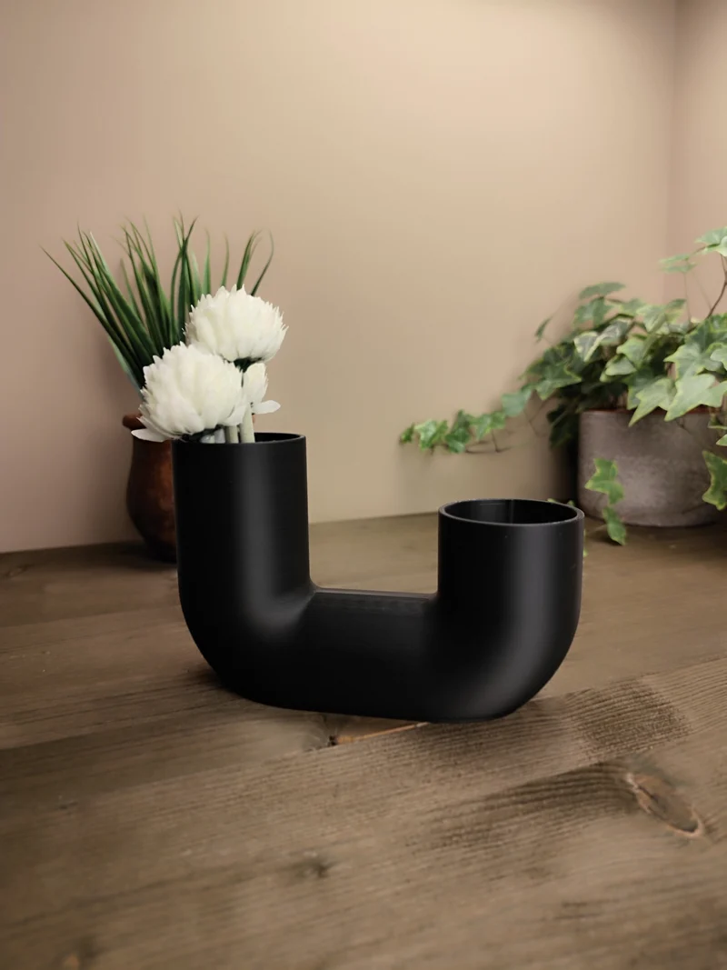 Vase en arche minimaliste pour fleurs et branches