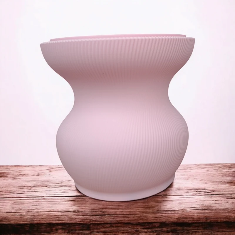 Vase côtelée Aera pour un intérieur moderne