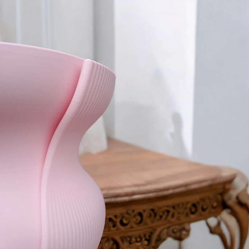 Vase côtelée Aera pour un intérieur moderne