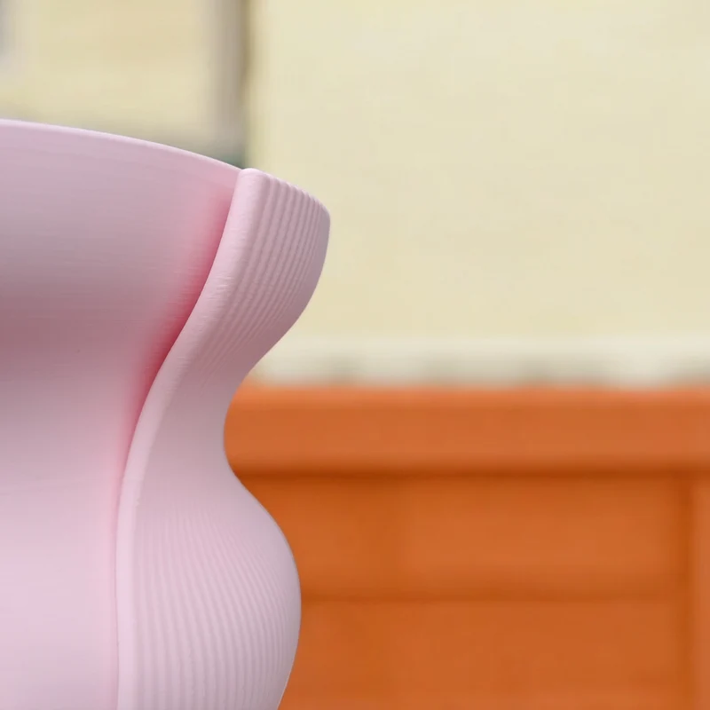 Vase côtelée Aera pour un intérieur moderne