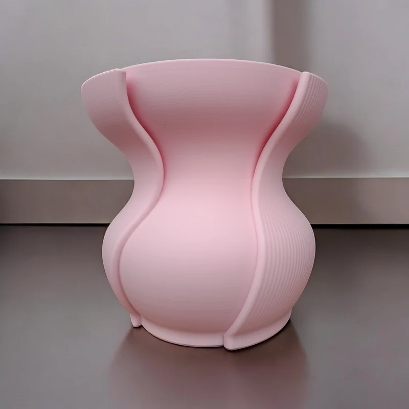 Vase côtelée Aera pour un intérieur moderne