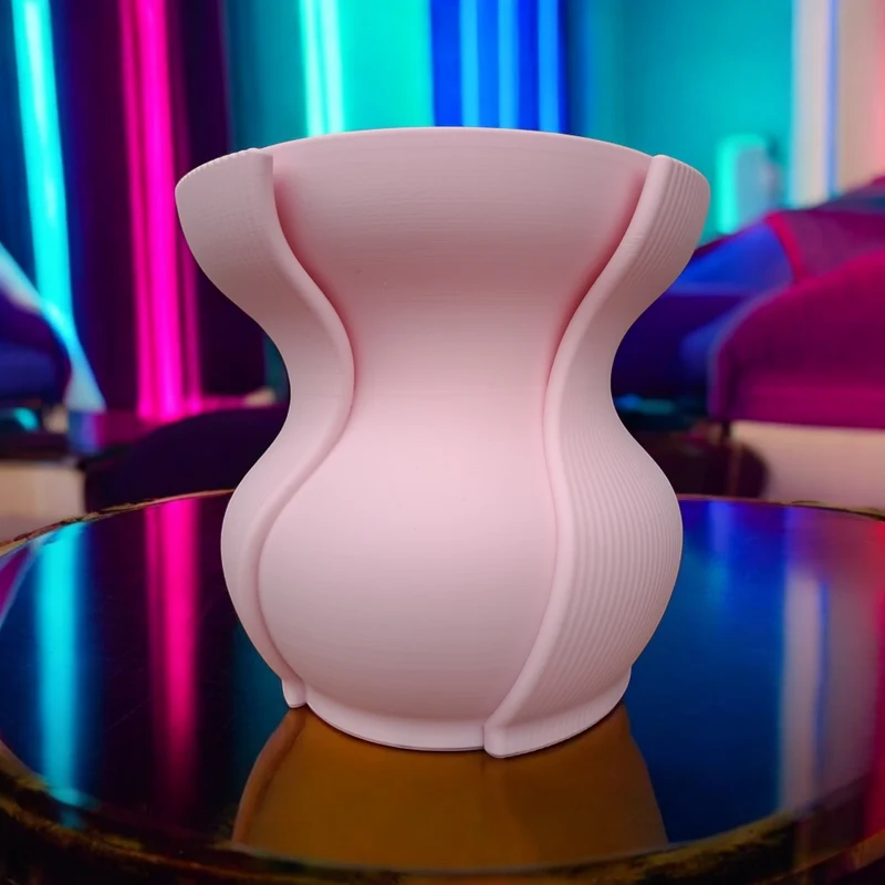 Vase côtelée Aera pour un intérieur moderne