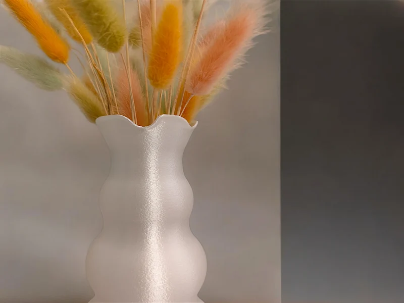 Vase moderne en forme de tête avec design tulipe