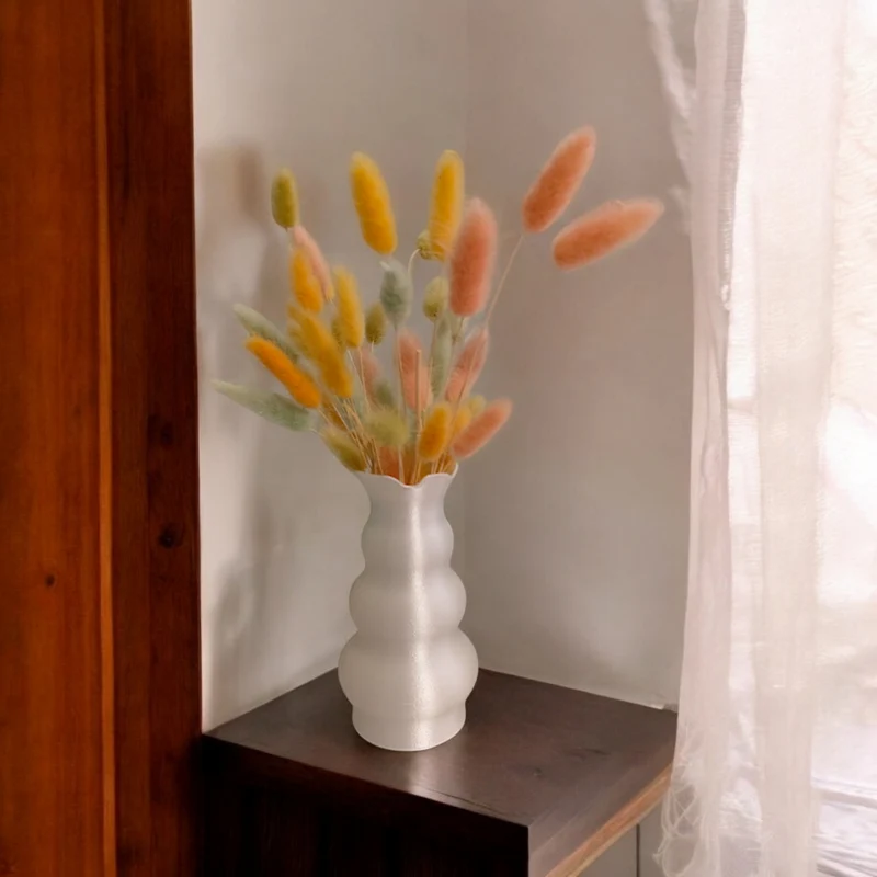 Vase moderne en forme de tête avec design tulipe
