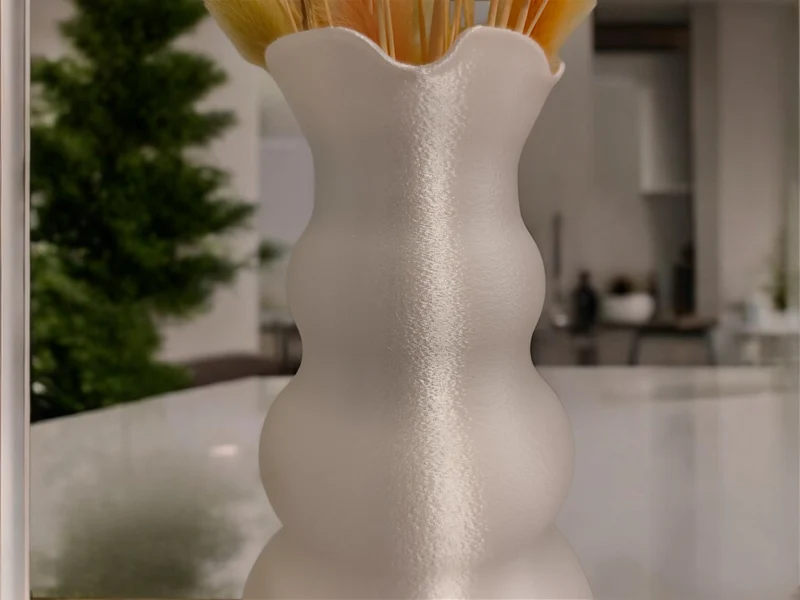 Vase moderne en forme de tête avec design tulipe
