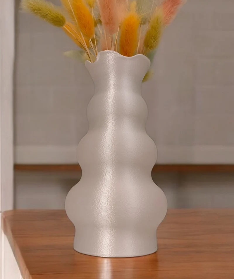 Vase moderne en forme de tête avec design tulipe
