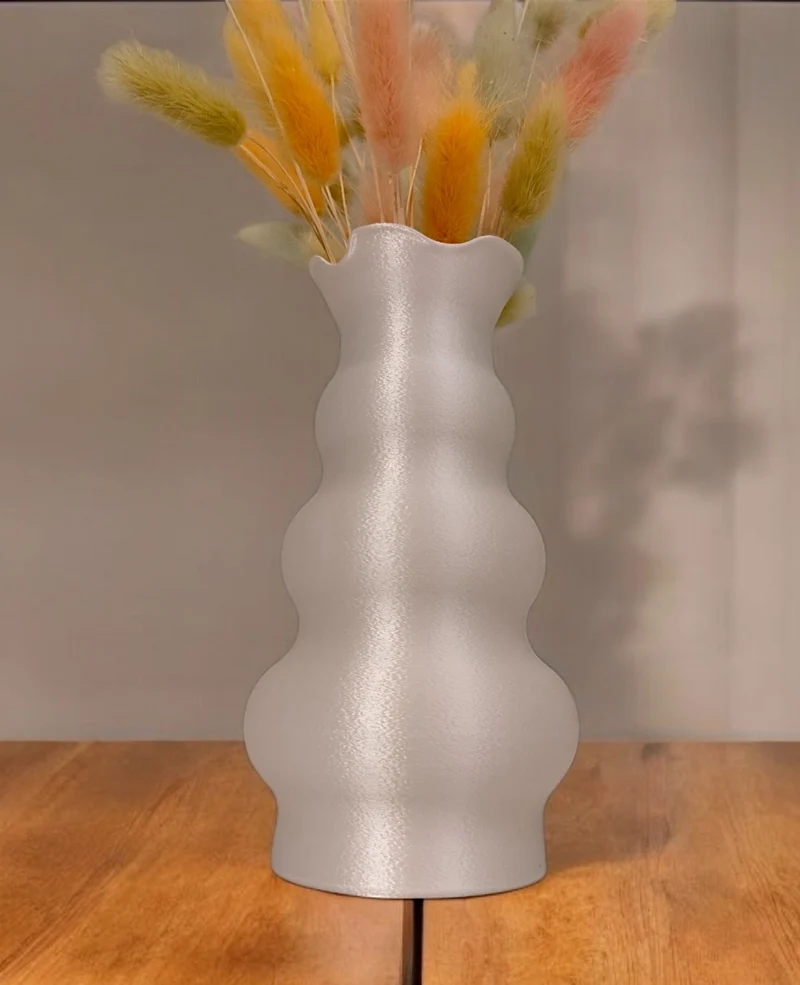 Vase moderne en forme de tête avec design tulipe