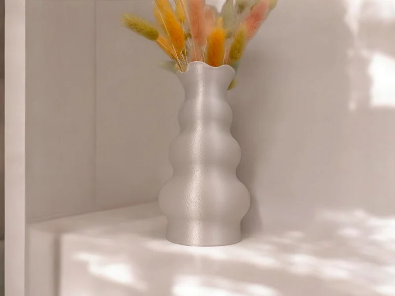 Vase moderne en forme de tête avec design tulipe
