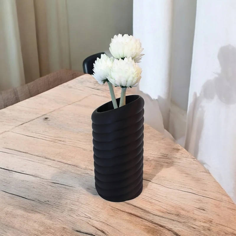 Vase moderne au design sculptural توروس tourbillonnant