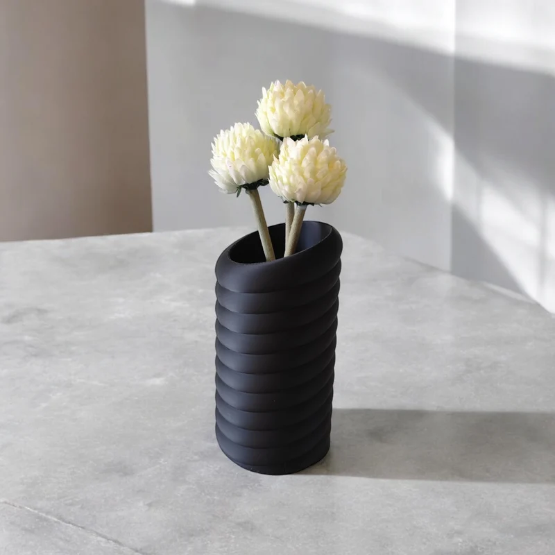 Vase moderne au design sculptural توروس tourbillonnant