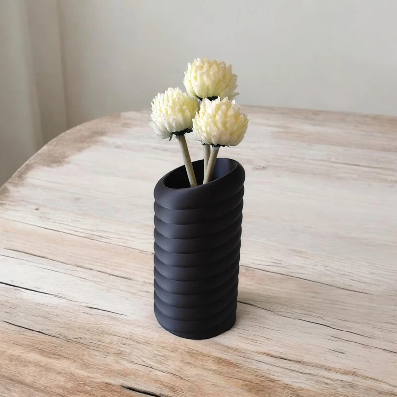 Vase moderne au design sculptural توروس tourbillonnant