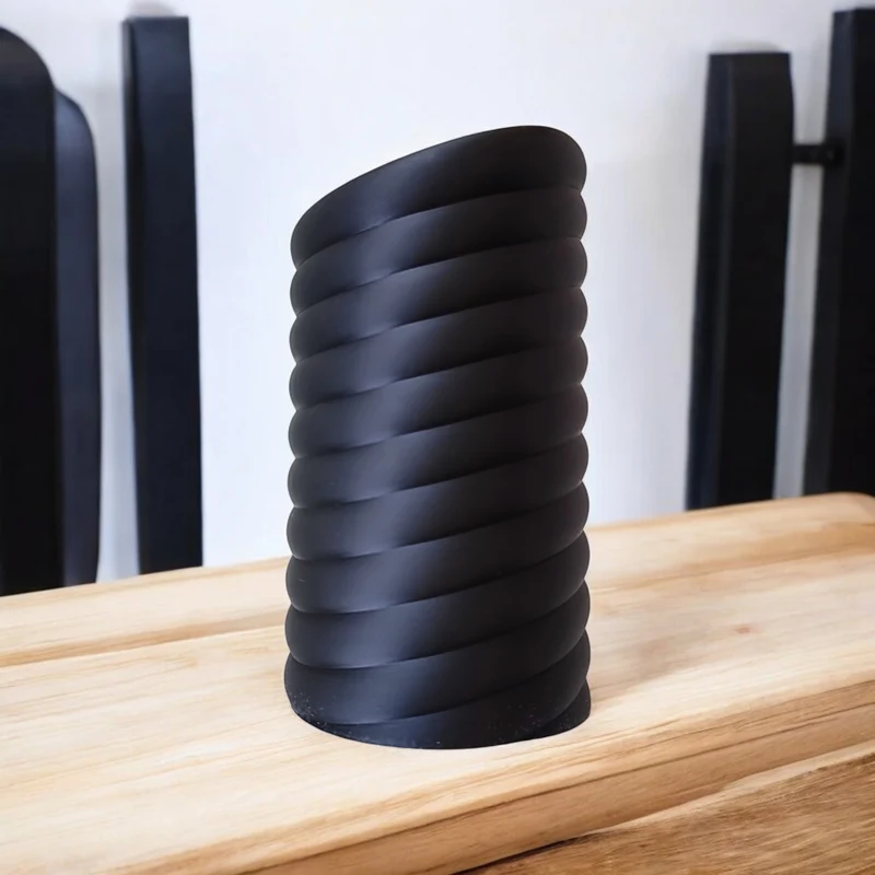 Vase moderne au design sculptural توروس tourbillonnant