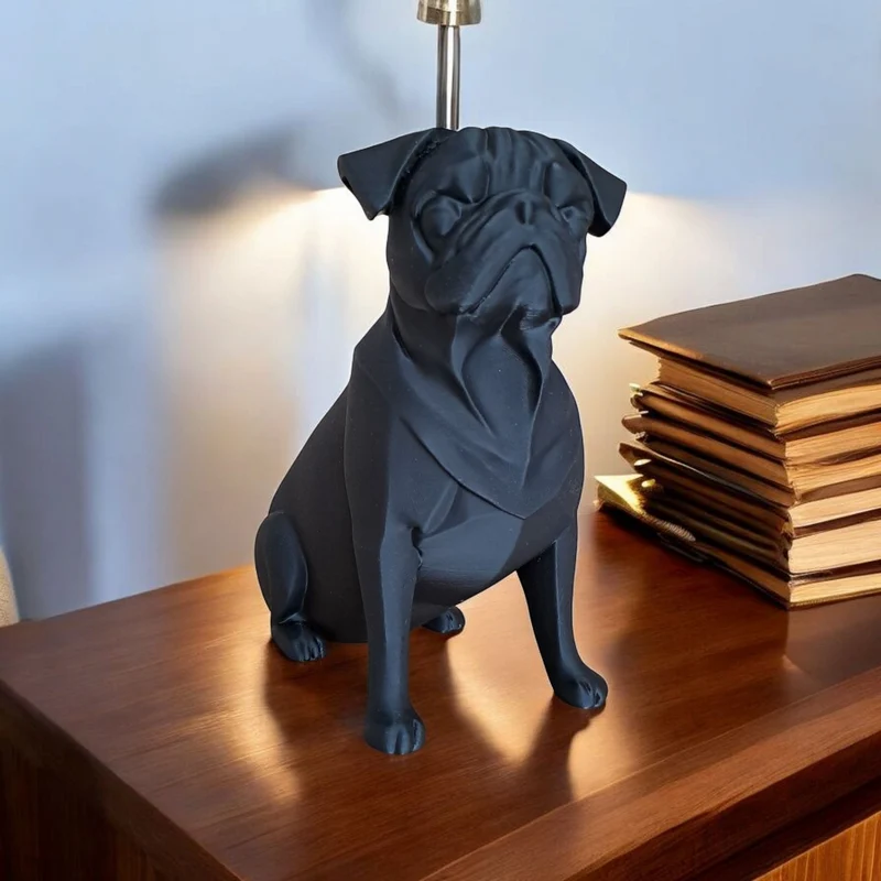 Sculpture minimaliste noire d'un carlin