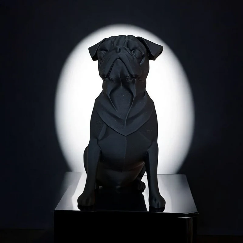 Sculpture minimaliste noire d'un carlin