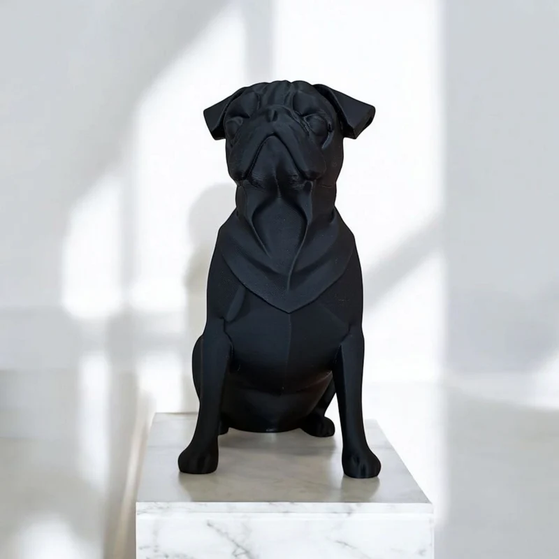 Sculpture minimaliste noire d'un carlin