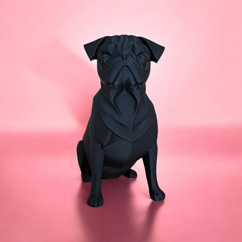 Sculpture minimaliste noire d'un carlin