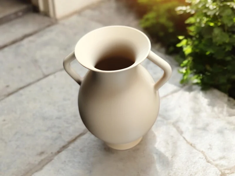 Petit vase amphore grec avec deux anses