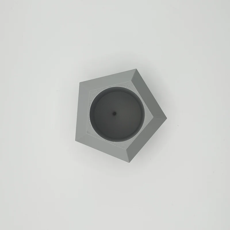 Vase pentagonale moderne pour petites fleurs