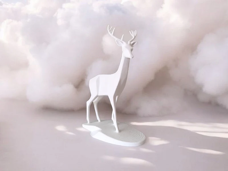 Élégante sculpture de cerf pour un intérieur d'inspiration naturelle