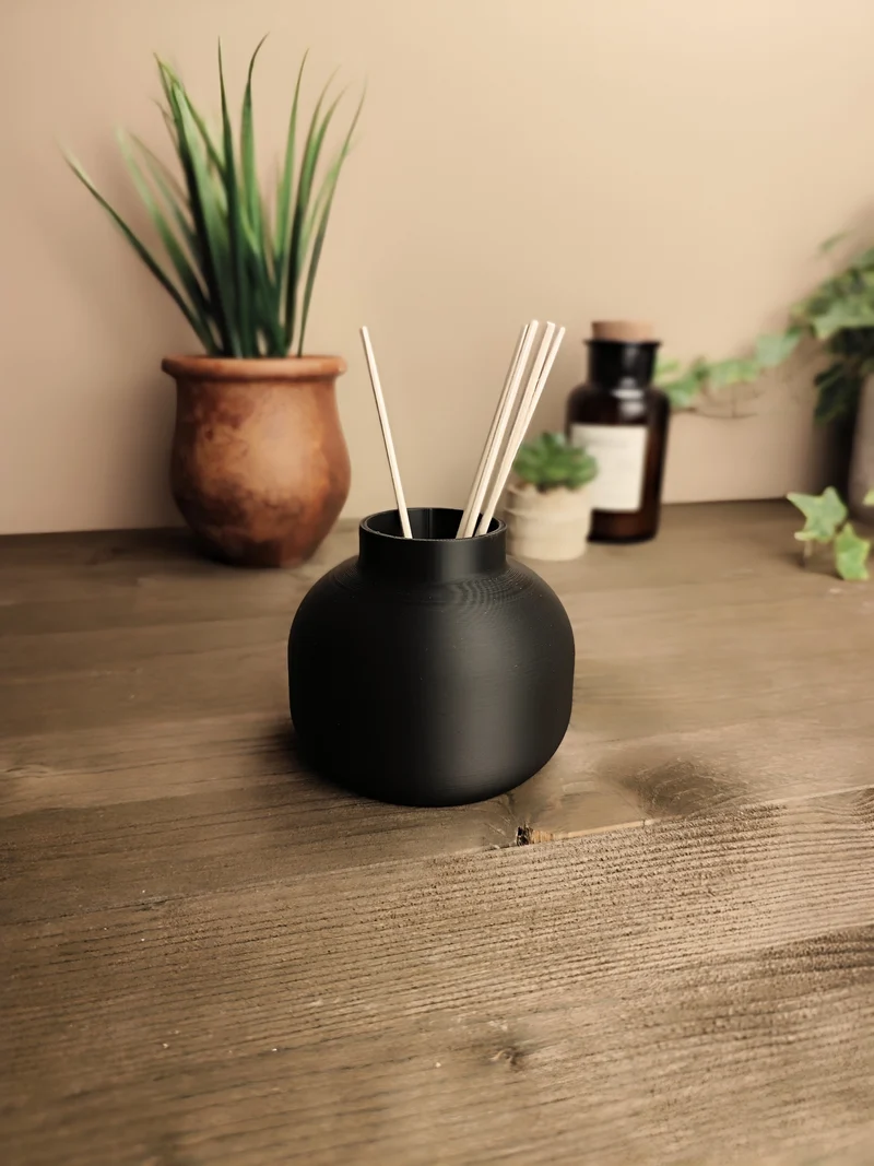 Contenant minimaliste pour le rangement des bâtons d'encens