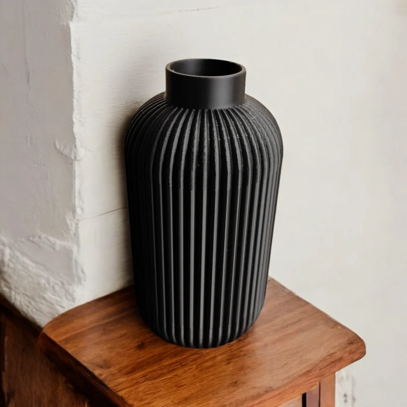 Vase moderne côtelée pour fleurs et branches