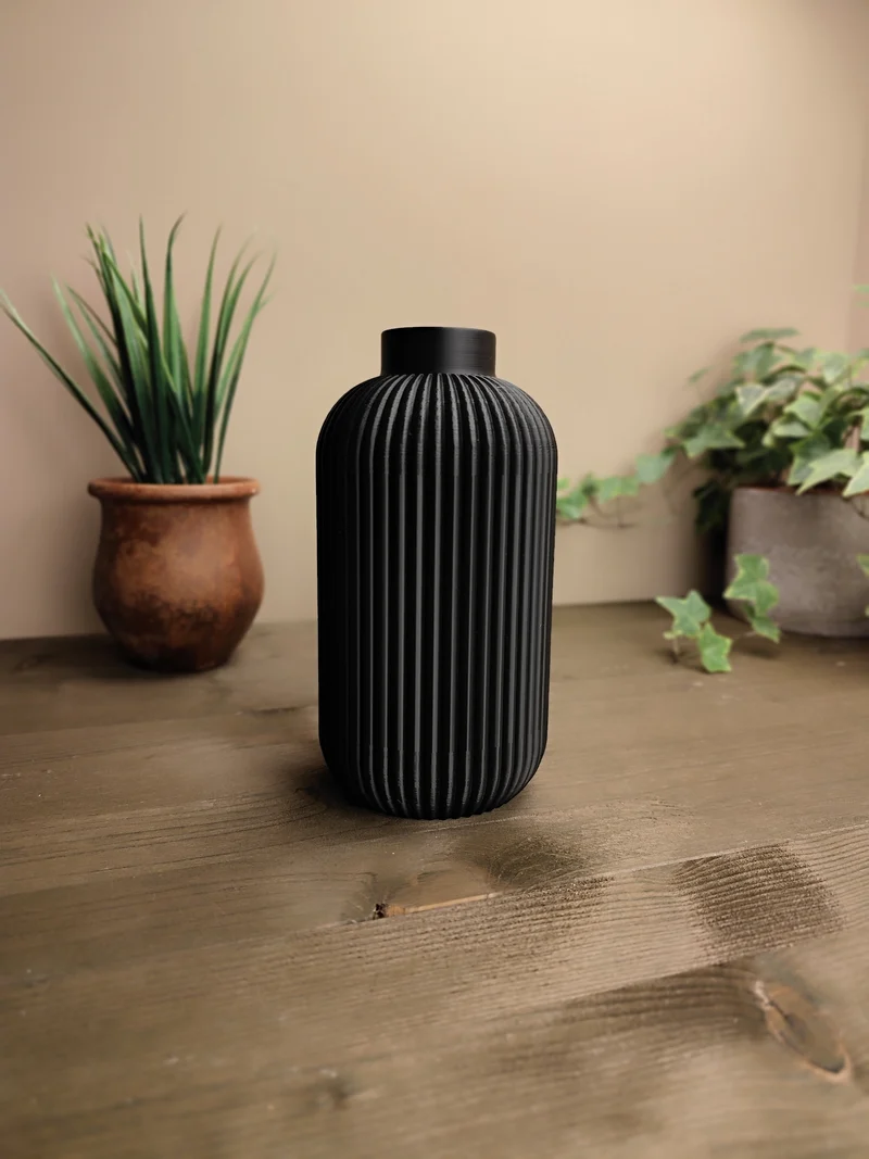 Vase moderne côtelée pour fleurs et branches